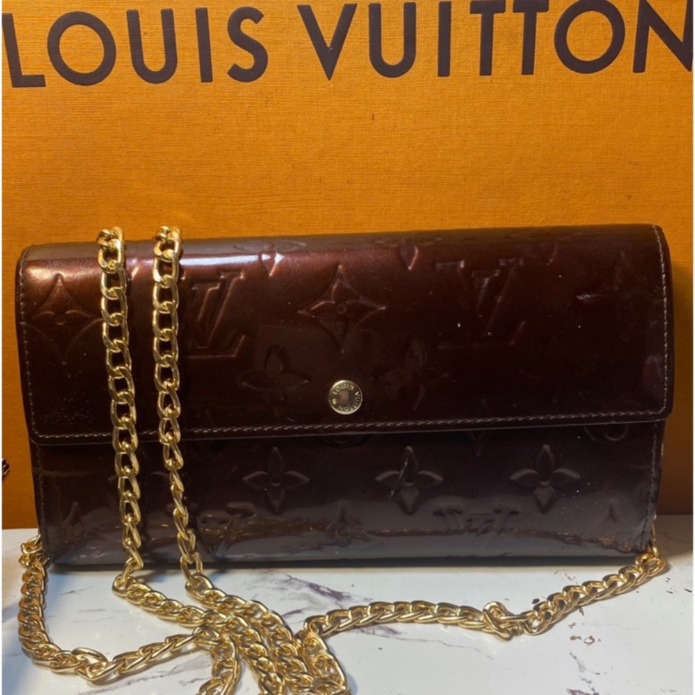 SOLDAuthentic Louis Vuitton Vernis Amarante Sarah Wallet - Picture 4 of 16